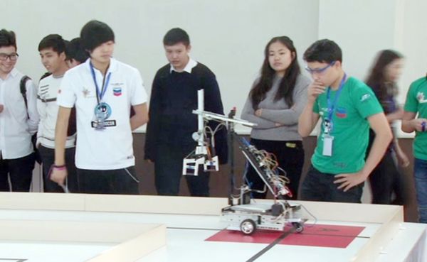 Алматыда оқушылар арасында робот құрастырудан чемпионат өттi