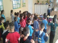 Чтобы быть весь день в порядке, надо сделать нам зарядку