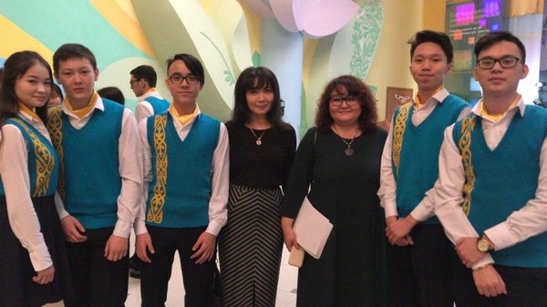 Вице-министр образования и науки Эльмира Суханбердиева провела в Алматы совещание с членами жюри стартовавшего сегодня Республиканского конкурса научных проектов, который впервые пройдёт в онлайн режиме и приветствовала его участников